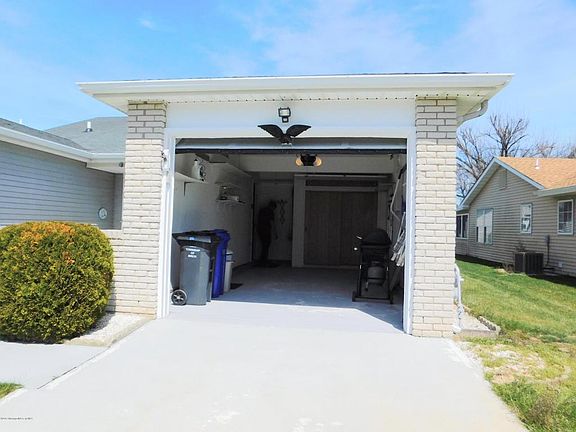 4th image of 16 Mansfield Dr