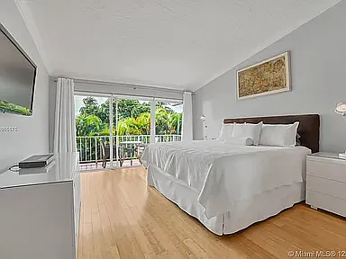 6011 N Bayshore Dr #3 — Photo 6