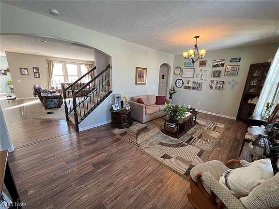 3rd image of 3154 Sawmill Ct