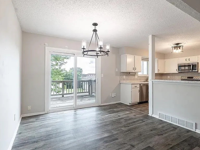 5722 N London Ave — Photo 2