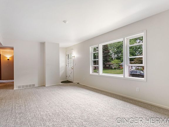 4th image of 5550 Greenboro Dr SE