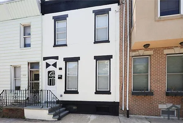 4 bed, 1350 sqft, $2,300 — Photo 2