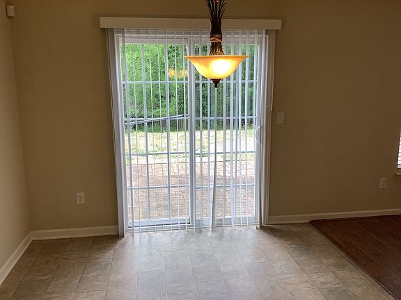 4th image of 314 Blue Heron Cir