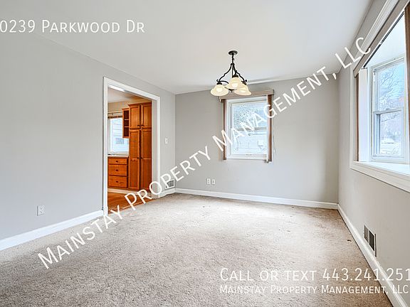 3rd image of 10239 Parkwood Dr