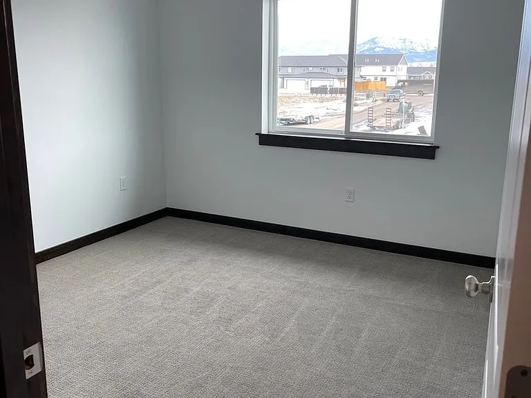 605 Black Diamond St — Photo 11