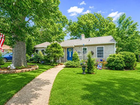 58 Royal Avenue, Flanders, NY 11901