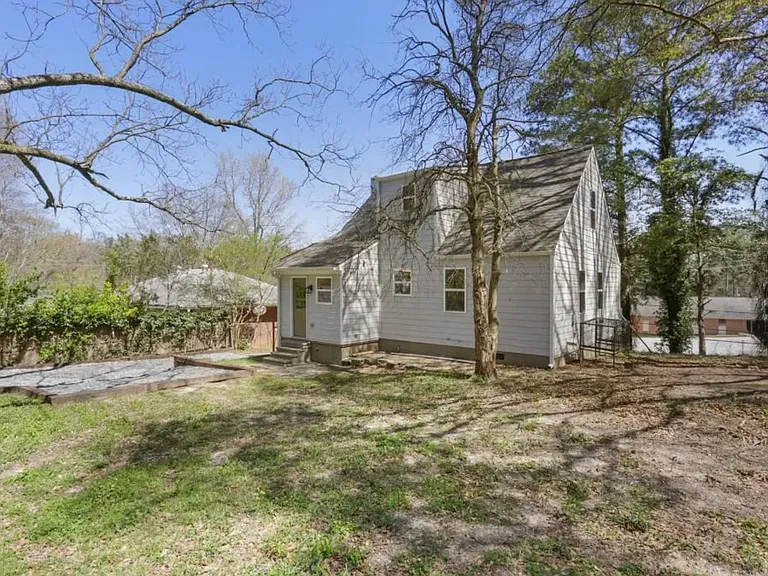 2561 Sylvan Rd — Photo 12