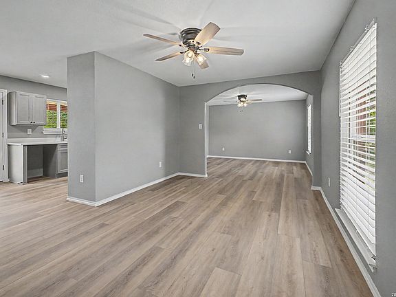 4th image of 804 AVIATION AVE