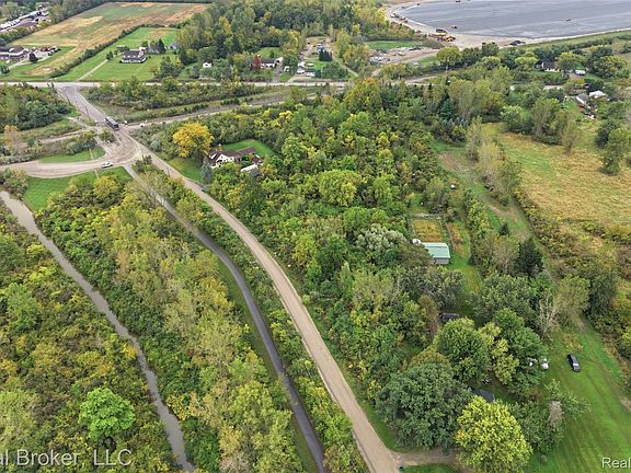 3rd image of Vl Huron Rd