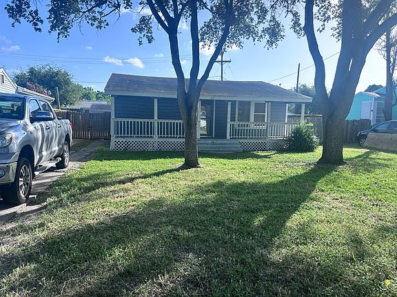 2nd image of 210 W Vanderbilt Dr
