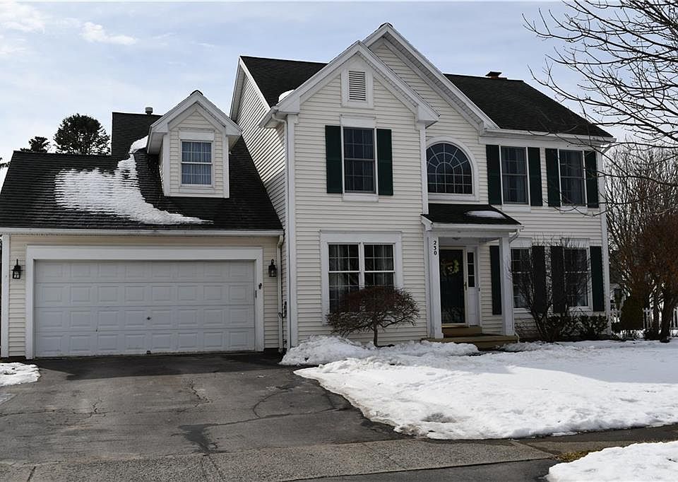1st image of 230 Pickering St