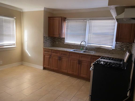 5th image of 838 W 69th St