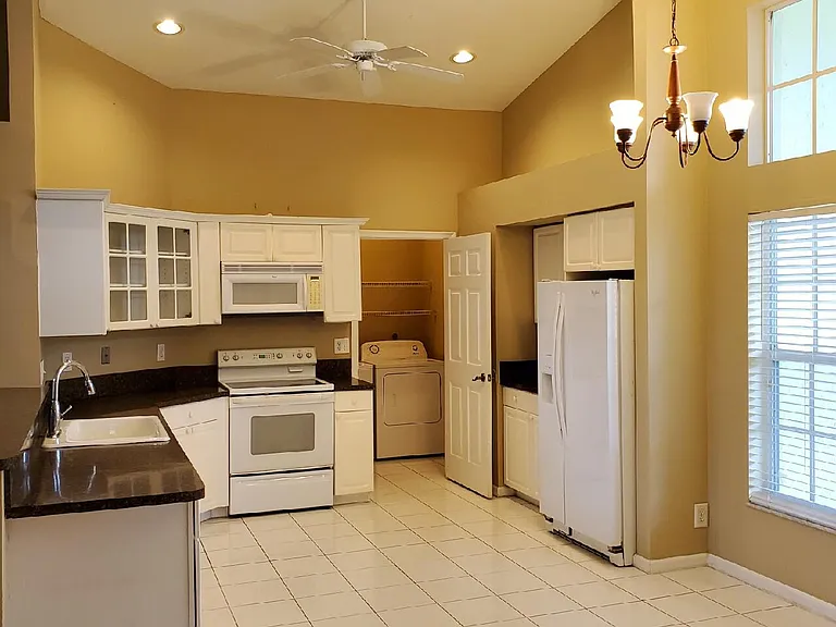 6411 Mullin St — Photo 5