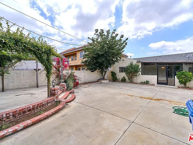 1120 S Plymouth Blvd — Photo 30