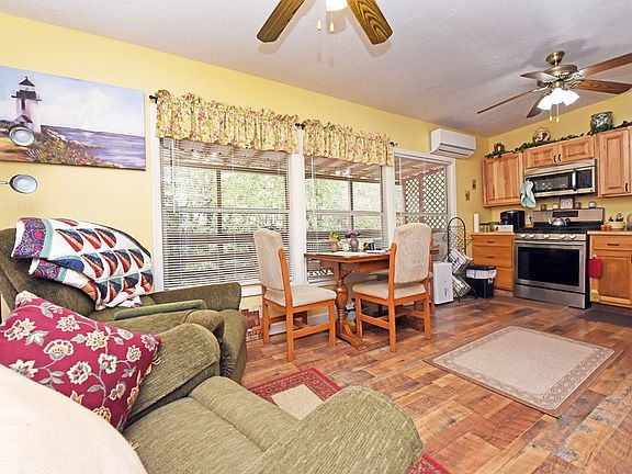 26th image of 1091 Creekside Dr