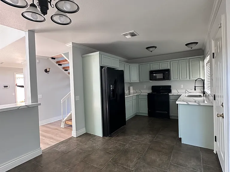 4981 Yvonne Way — Photo 6