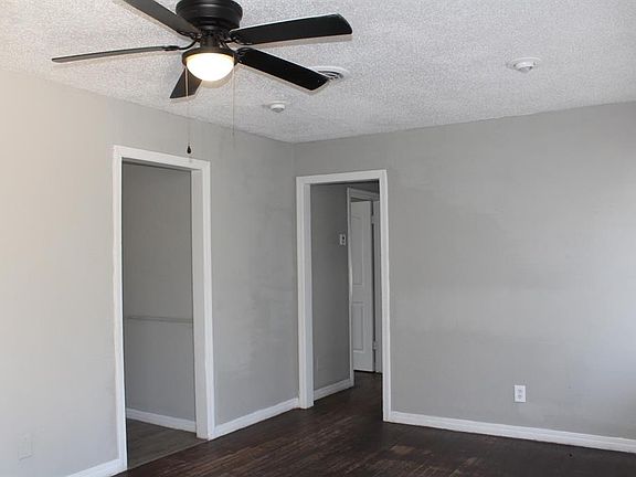 3rd image of 3800 Woodside Dr