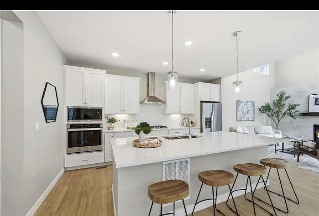 4 bed, 3084 sqft, $3,950 — Photo 2