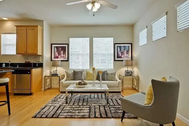 733 Seneca Trl — Photo 7