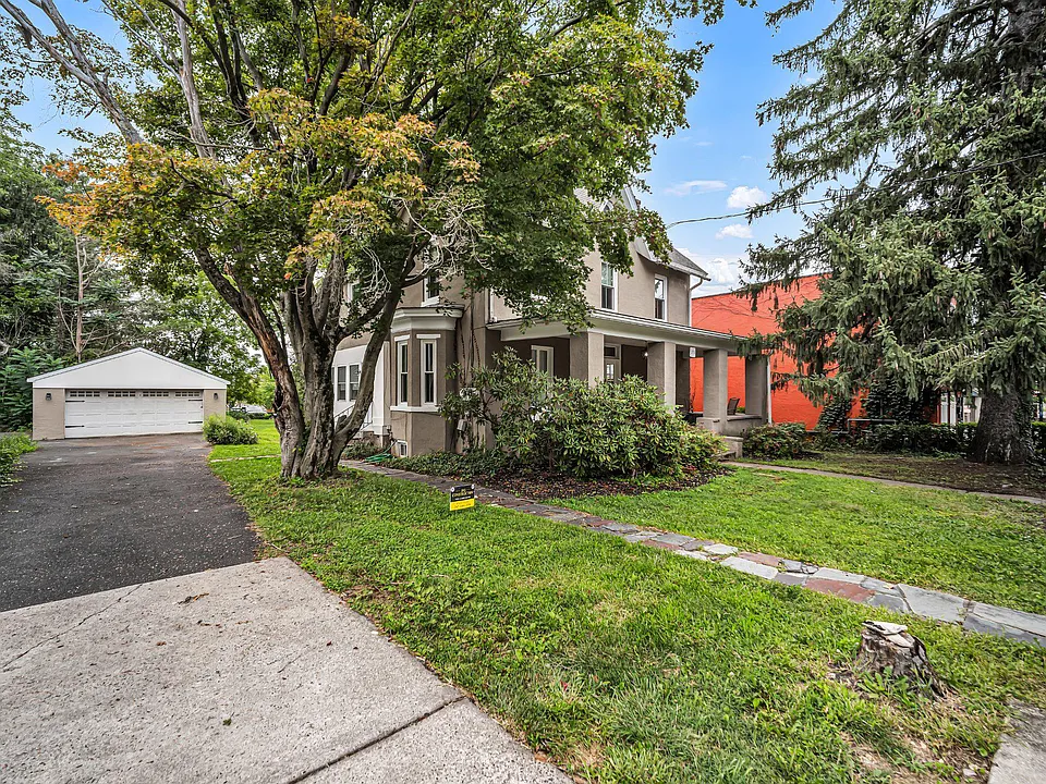 376 N Main St
