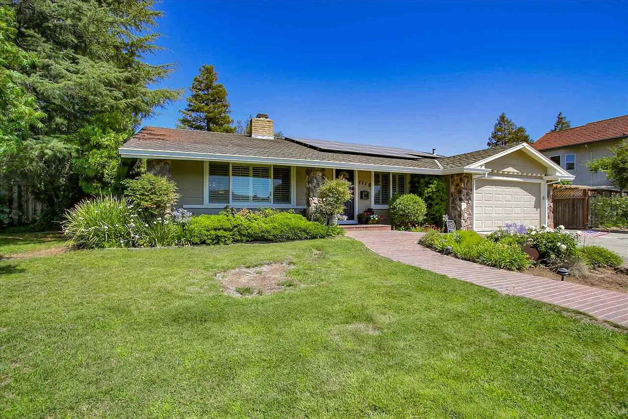 1110 Vienna St photo 1