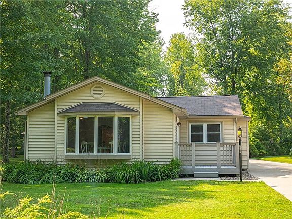 3rd image of 7747 Bayview Dr
