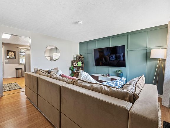 4th image of 1693 Brookfield Sq S