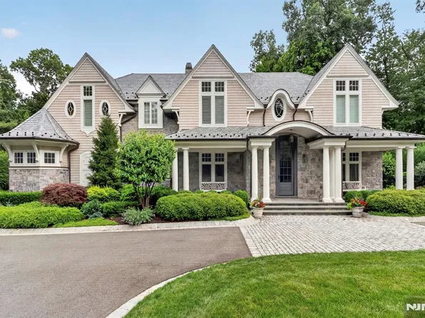 555 Miller Ct, Wyckoff, NJ 07481