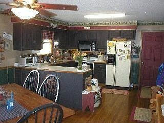 4th image of 202 N 12th St