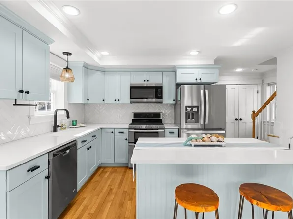 113 Gormley Ave, Portsmouth, RI 02871