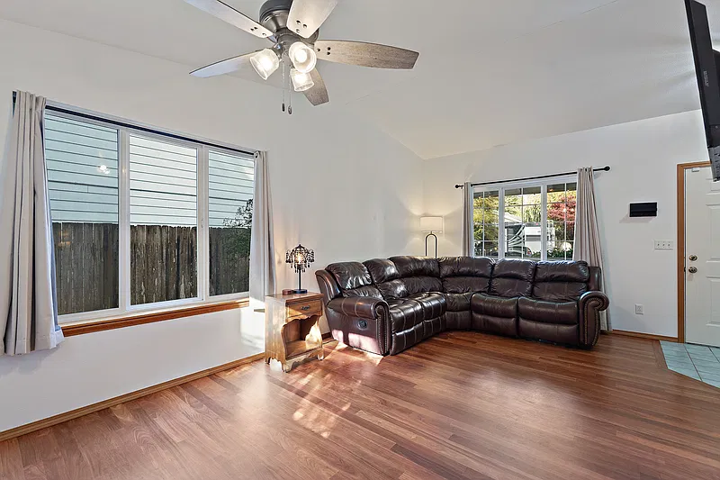 3 bed, 2.5 bath, 1424 sqft, $3,000 — Photo 3