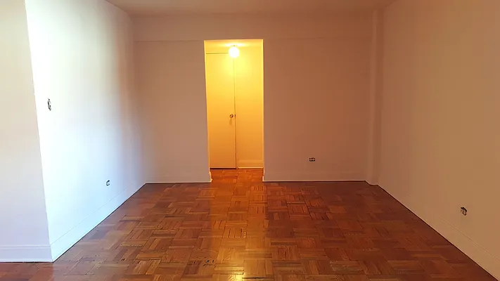 Rented by Realty Queens LLC | media 7