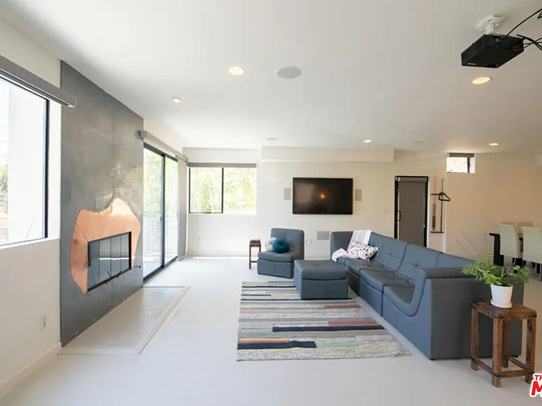 2216 Bancroft Ave — Photo 8