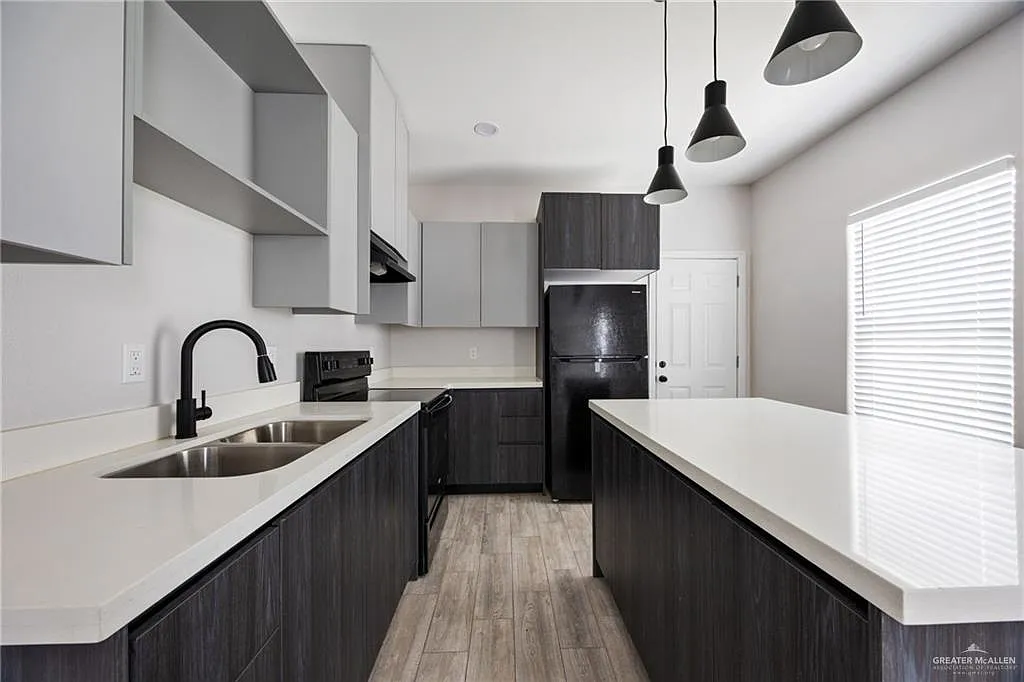 2 bed, 2.0 bath, 885 sqft, $1,050 — Photo 3