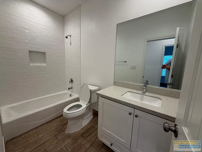 1009 Julia St — Photo 11