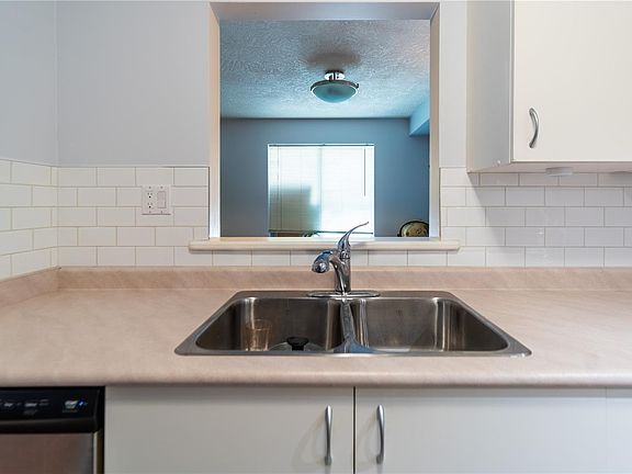 3rd image of 832 Fisgard St #304