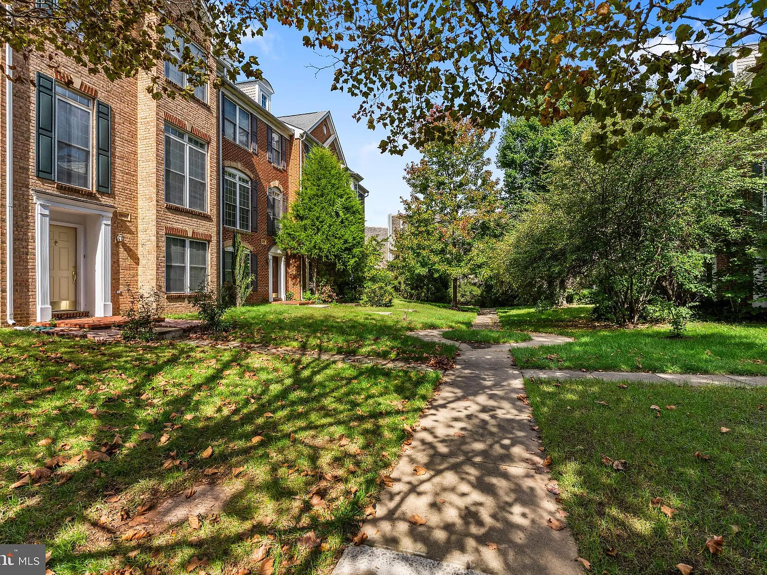 3 bed, 4.0 bath, 1708 sqft, $3,100 — Photo 3
