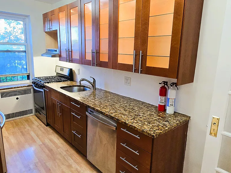 6141 Saunders St #B25 — Photo 8