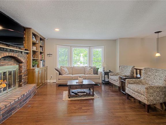 3rd image of 204 S Brittany Dr