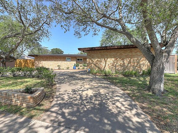 2nd image of 453 Pennington Dr