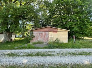 608 S Elm St, Villa Grove, IL 61956