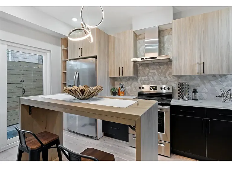 2531 Annin St — Photo 9
