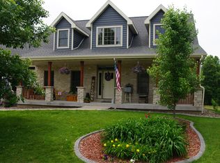 819 Woods Glen Ct, Deforest, WI 53532