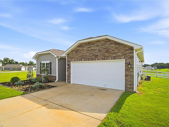 4th image of 437 Altavista Dr