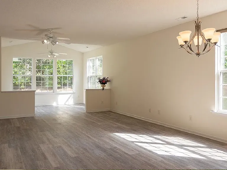 201 Indian Elm Ln — Photo 2