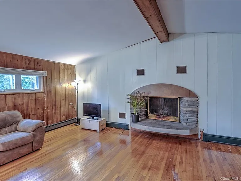 38 Hawleyville Rd — Photo 2
