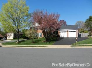 9318 Kilby Glen Dr, Vienna, VA 22182