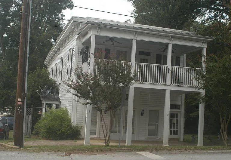202 Head Ave — Photo 1