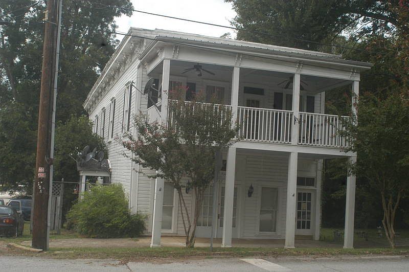 1st image of 202 Head Ave
