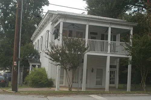202 Head Ave Photo 1